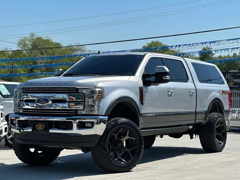 Used 2019 Ford F250 Lariat w/ Lariat Ultimate Package AWD/4WD image 3