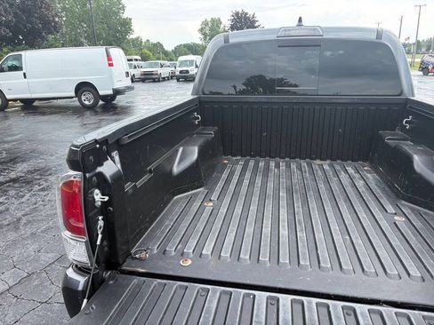 Used 2021 Toyota Tacoma TRD Sport AWD/4WD image 9