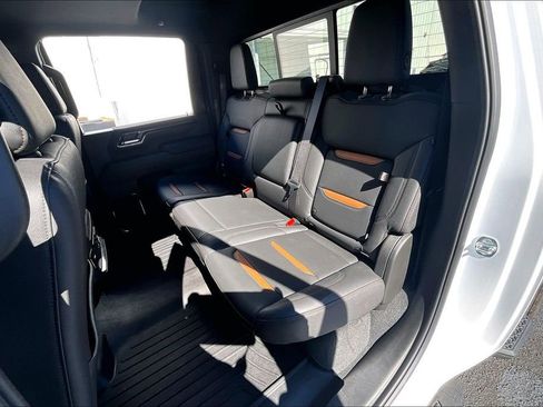 Used 2025 GMC Sierra 2500 AT4 w/ AT4 Premium Plus Package image 21