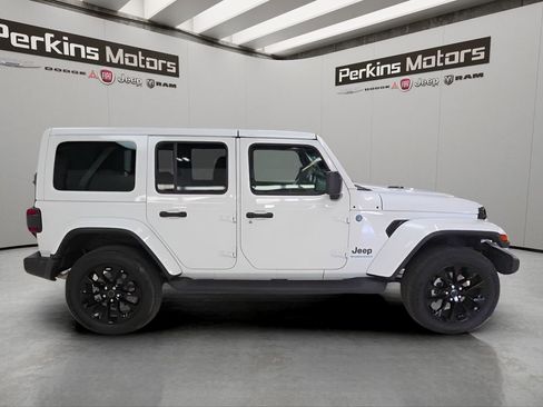 Used 2025 Jeep Wrangler Unlimited Sahara AWD/4WD image 6