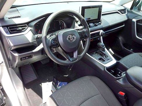 Used 2025 Toyota RAV4 XLE AWD/4WD image 9