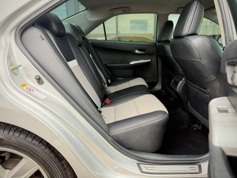Used 2014 Toyota Camry SE FWD image 14
