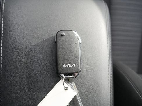 Used 2023 Kia Sorento LX AWD/4WD image 37