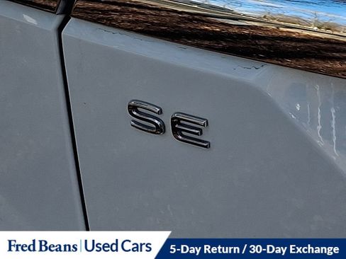 Certified 2025 Volkswagen Atlas SE image 32