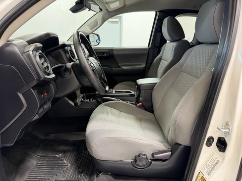 Used 2022 Toyota Tacoma SR image 13