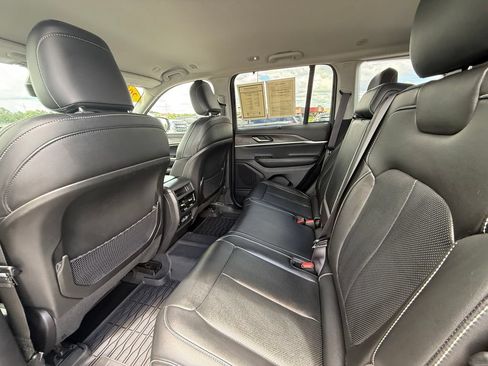 Used 2023 Jeep Grand Cherokee Limited w/ Luxury Tech Group II RWD image 21