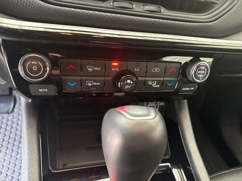 Used 2023 Jeep Compass Trailhawk w/ Trailhawk Elite Group AWD/4WD image 12
