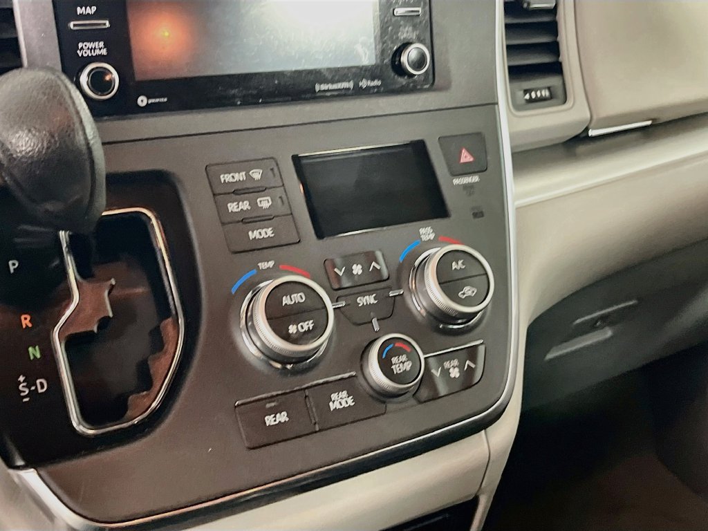 Used 2019 Toyota Sienna LE FWD image 19