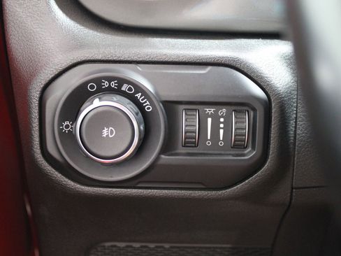 Used 2020 Jeep Wrangler Unlimited Sahara w/ Uconnect 4C Nav & Sound Group AWD/4WD image 39