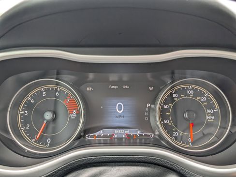 Used 2017 Jeep Cherokee Overland w/ Technology Group AWD/4WD image 23