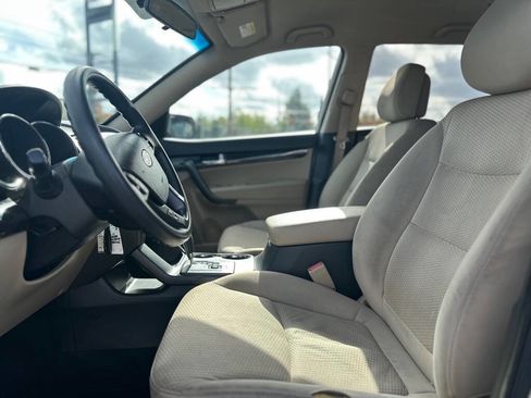 Used 2011 Kia Sorento LX image 14