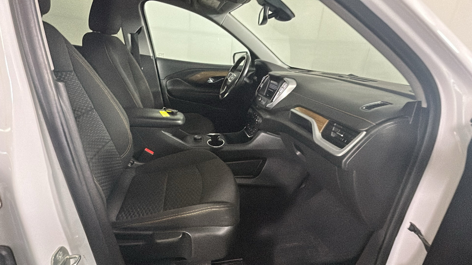 Used 2020 GMC Terrain SLE FWD image 32
