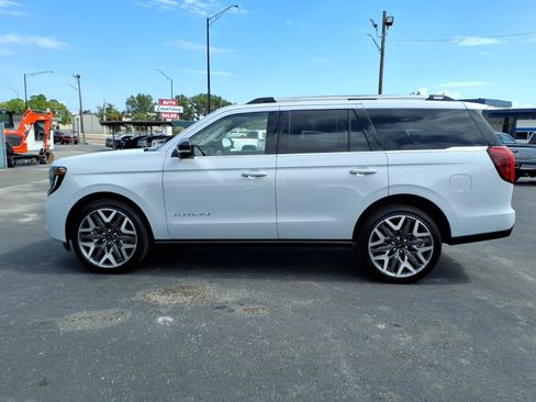 Used 2025 Ford Expedition Platinum w/ Platinum Ultimate Package AWD/4WD image 2