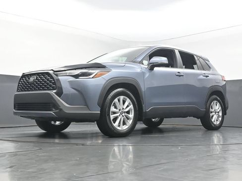 Used 2023 Toyota Corolla Cross LE AWD/4WD image 41
