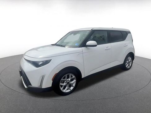 Used 2025 Kia Soul LX w/ LX Technology Package image 8