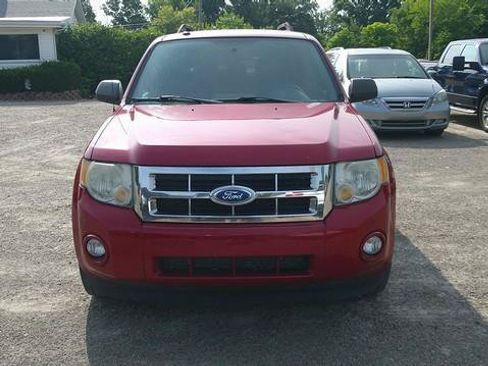 Used 2011 Ford Escape XLT FWD image 2