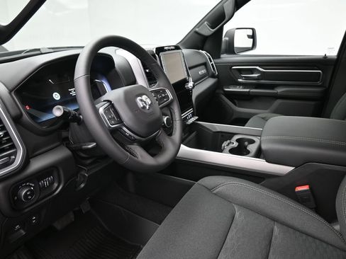 New 2026 RAM 1500 4x4 Crew Cab image 18