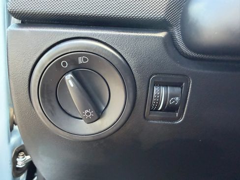 Used 2009 Volkswagen Beetle Coupe FWD image 30