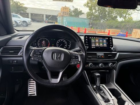 Used 2018 Honda Accord Sport image 5