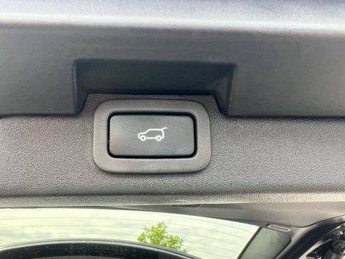 Used 2018 Land Rover Discovery SE AWD/4WD image 11