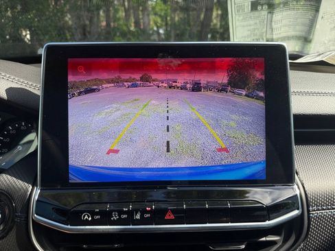 New 2025 Jeep Compass Latitude w/ Sun & Sound Group AWD/4WD image 32