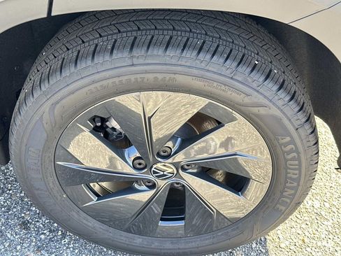 New 2026 Volkswagen Taos S image 9