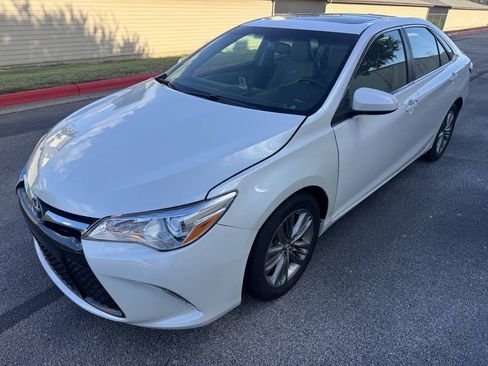 Used 2015 Toyota Camry SE w/ Moonroof Package FWD image 8