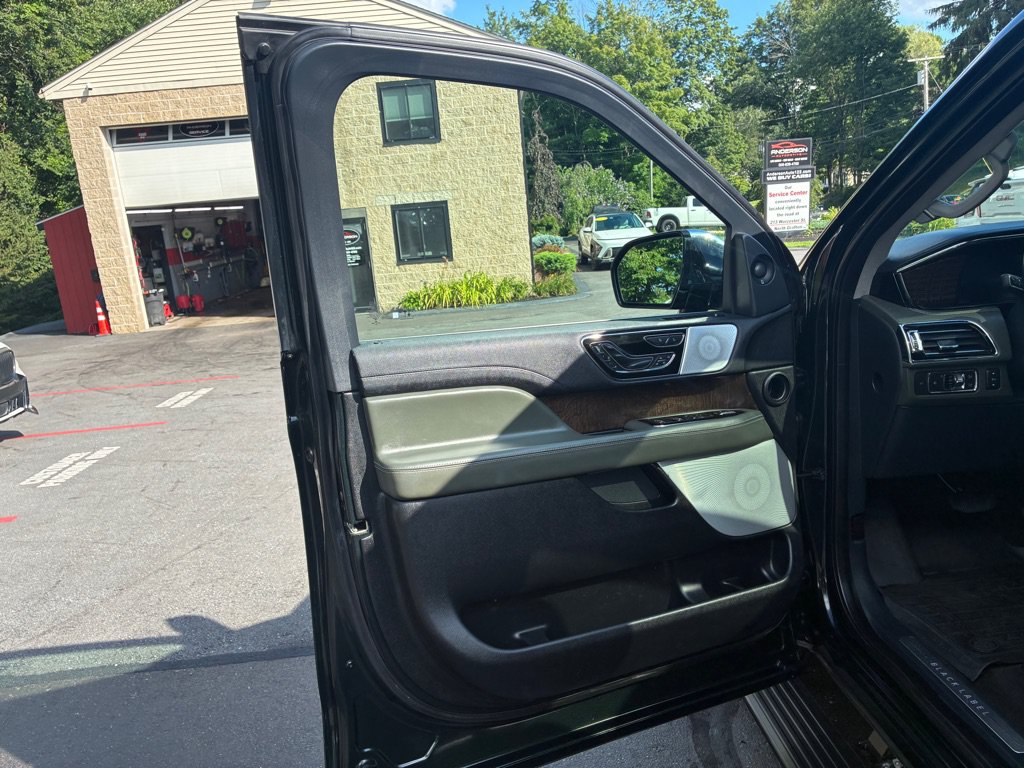 Used 2022 Lincoln Navigator Black Label AWD/4WD image 13