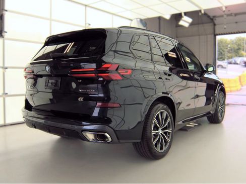 Used 2024 BMW X5 xDrive50e w/ Executive Package AWD/4WD image 4