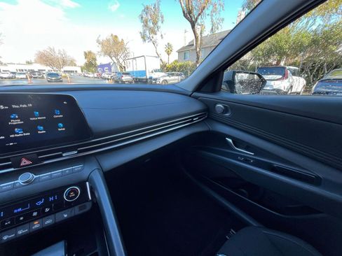 Used 2025 Hyundai Elantra SEL image 36