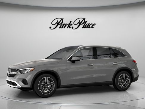 Used 2026 Mercedes-Benz GLC 300 4MATIC image 3