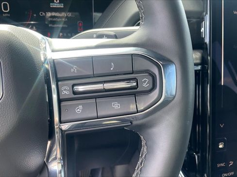 Used 2025 GMC Yukon XL Denali AWD/4WD image 15