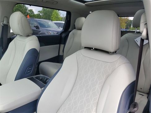 New 2026 Kia Carnival SX image 16