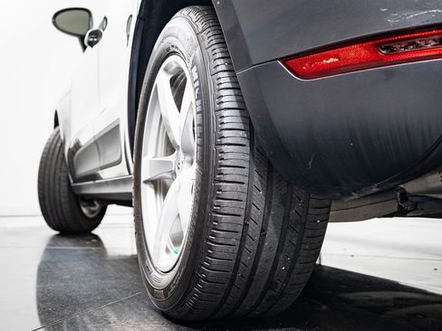 Used 2017 Porsche Macan image 43