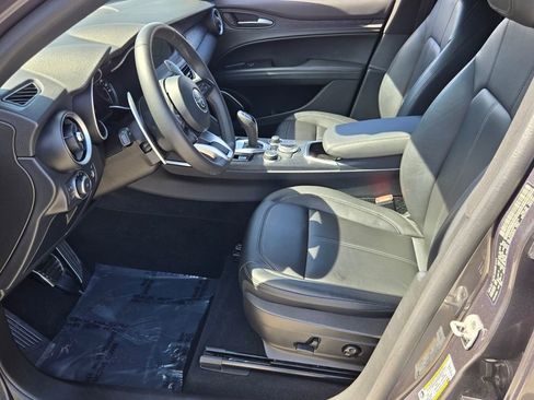 Used 2023 Alfa Romeo Stelvio Sprint RWD image 9