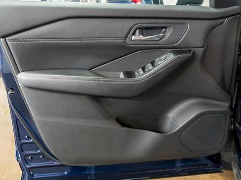 Used 2025 Nissan Rogue SV w/ SV Premium Package image 19