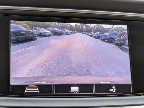 Used 2020 Buick Enclave Premium w/ Sun and Sites Package FWD image 31