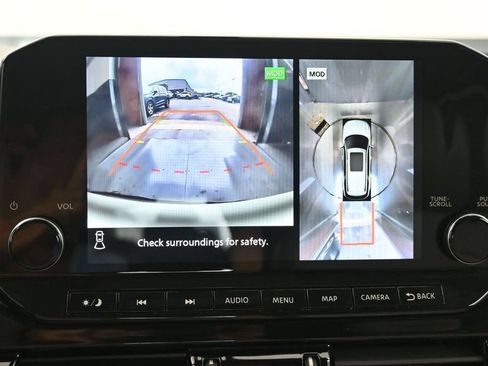 Used 2024 Nissan Pathfinder SL FWD image 36