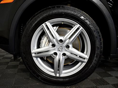 Used 2015 Porsche Cayenne S image 51