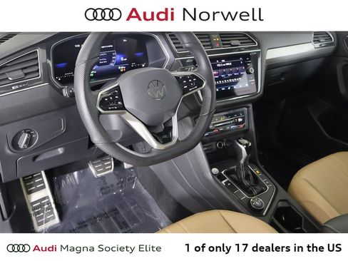 Used 2024 Volkswagen Tiguan SE R-Line AWD/4WD image 2
