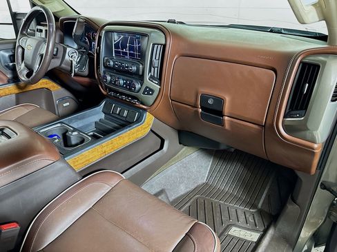 Used 2017 Chevrolet Silverado 2500 High Country image 28