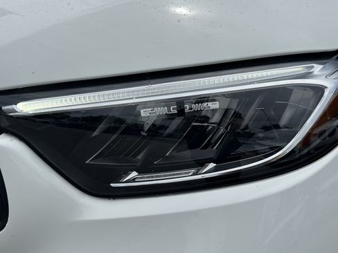 Used 2025 Mercedes-Benz GLC 300 4MATIC image 6