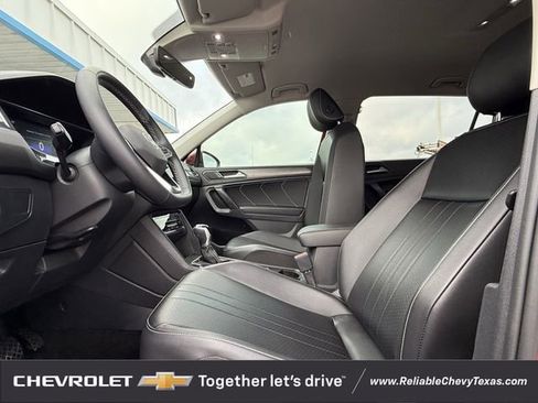 Used 2022 Volkswagen Tiguan SE image 29