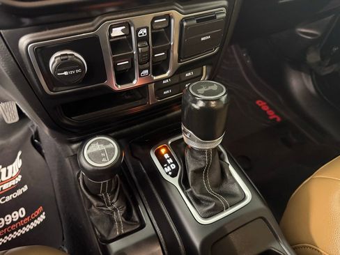 Used 2020 Jeep Wrangler Unlimited Sahara image 19