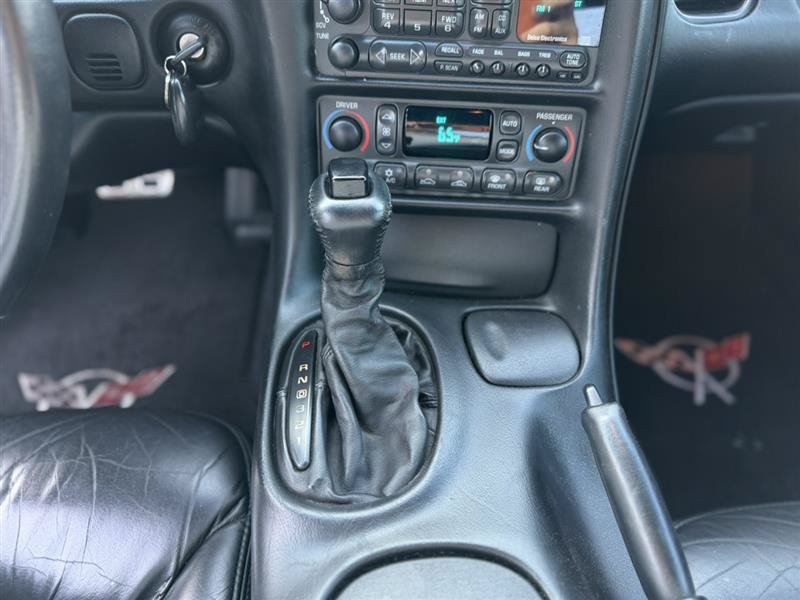 Used 2000 Chevrolet Corvette Coupe RWD image 31