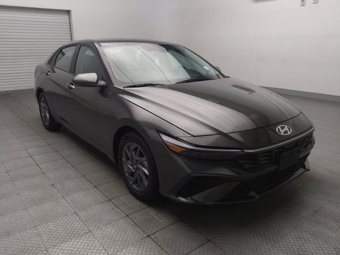 Used 2024 Hyundai Elantra SEL FWD image 13
