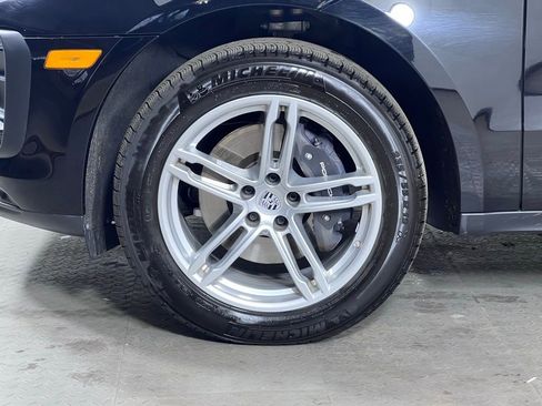 Certified 2025 Porsche Macan AWD/4WD image 11