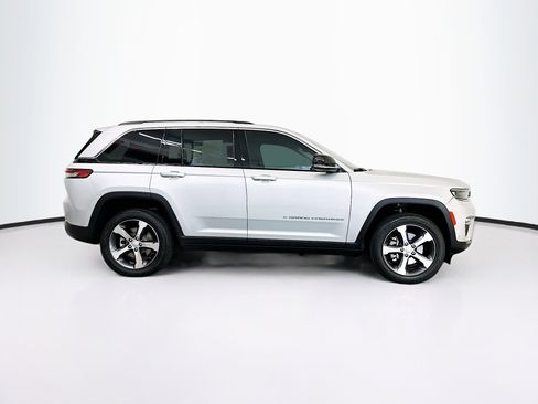 Used 2023 Jeep Grand Cherokee 4WD 4xe w/ Luxury Tech Group II image 10