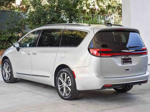 New 2026 Chrysler Pacifica Pinnacle w/ Trailer Tow Group image 4