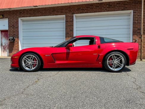 Used 2008 Chevrolet Corvette Z06 w/ Preferred Equipment Group RWD image 16